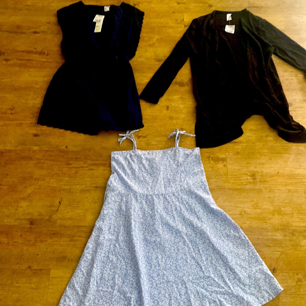 Kid’s clothes 1 dress 1 jump suit and 1 cardigan - Picture 1 of 4